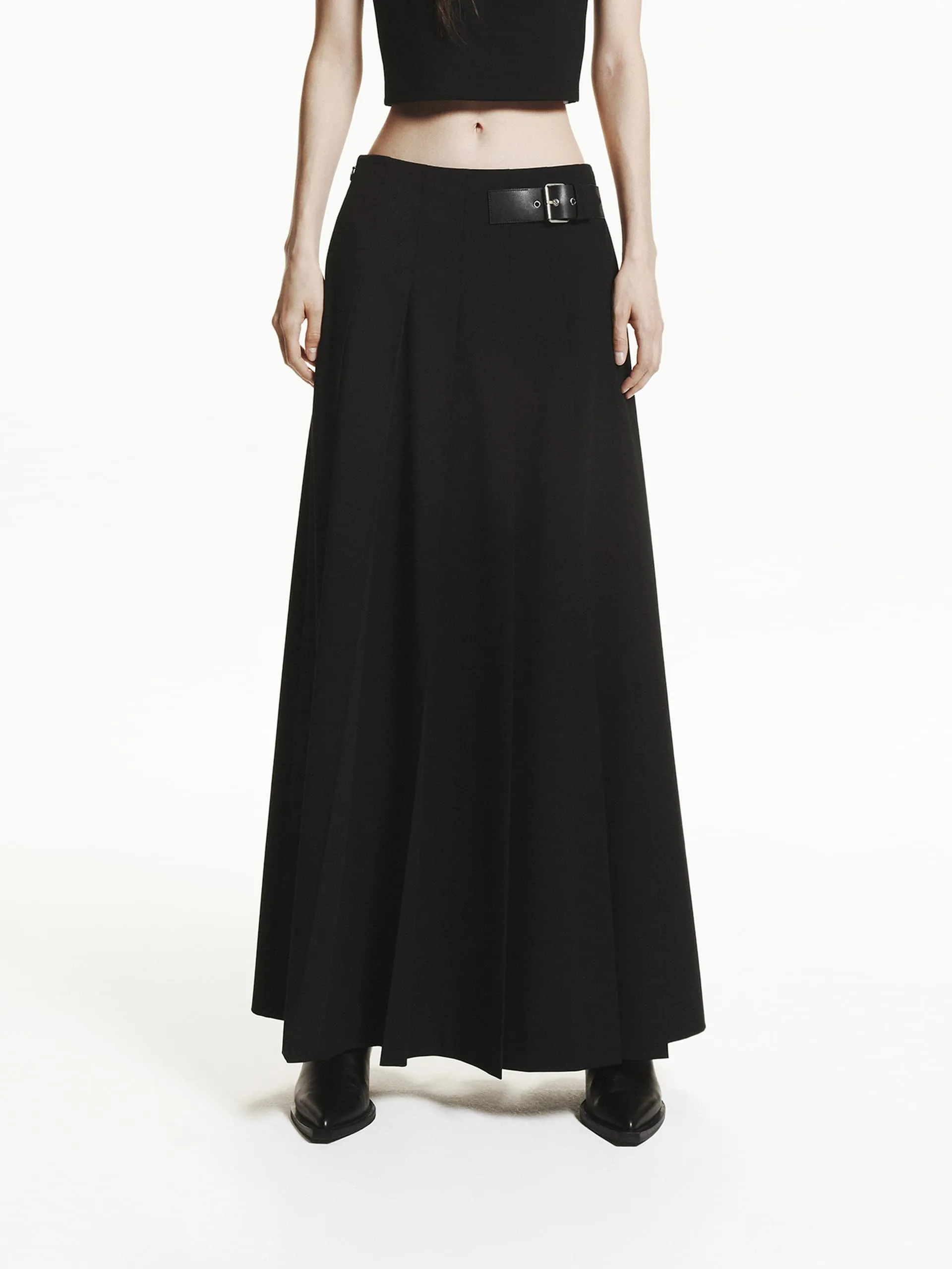 Buckle Detail Pleated Skirt