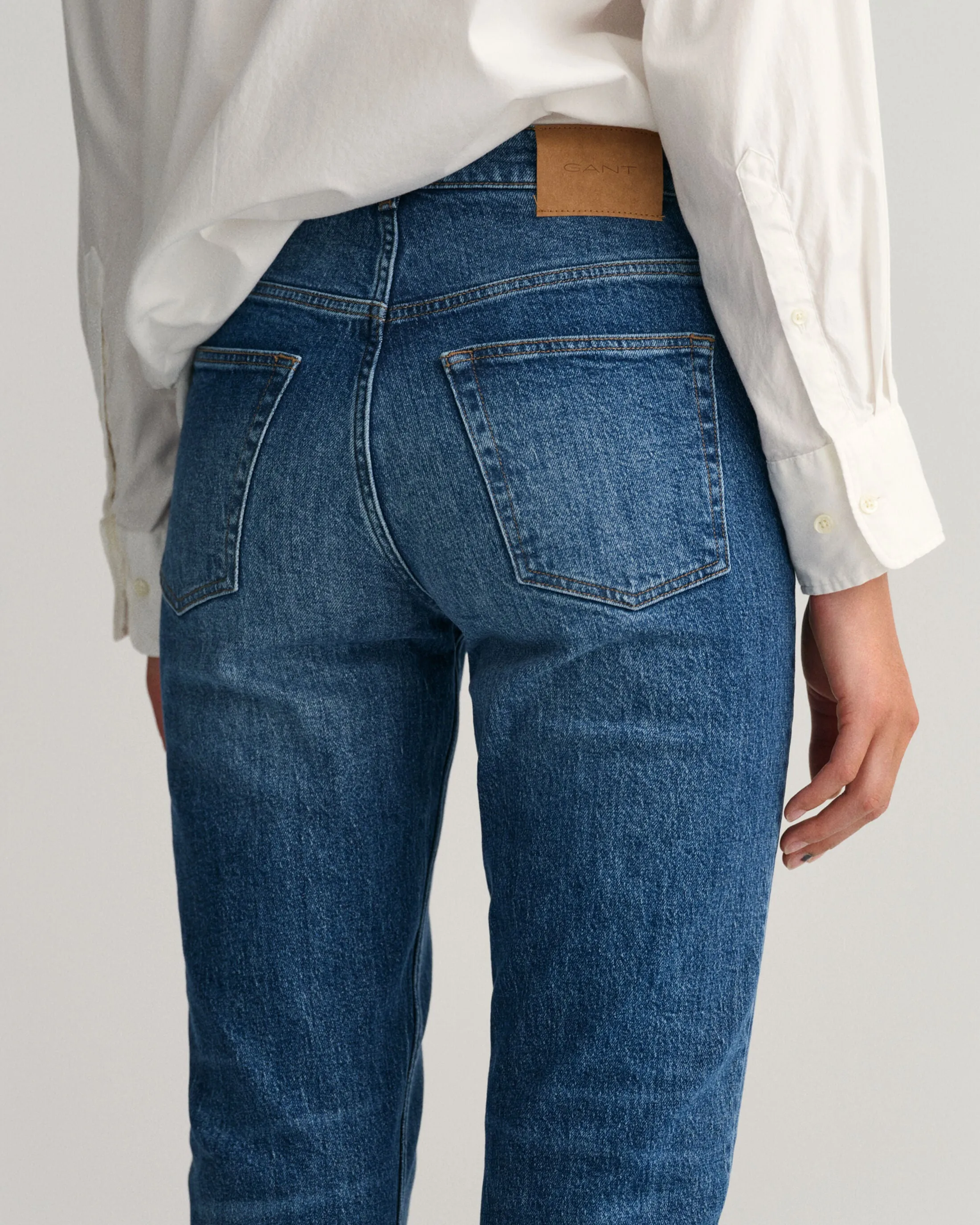 GANT High-Waisted Straight Cropped Jeans 0181