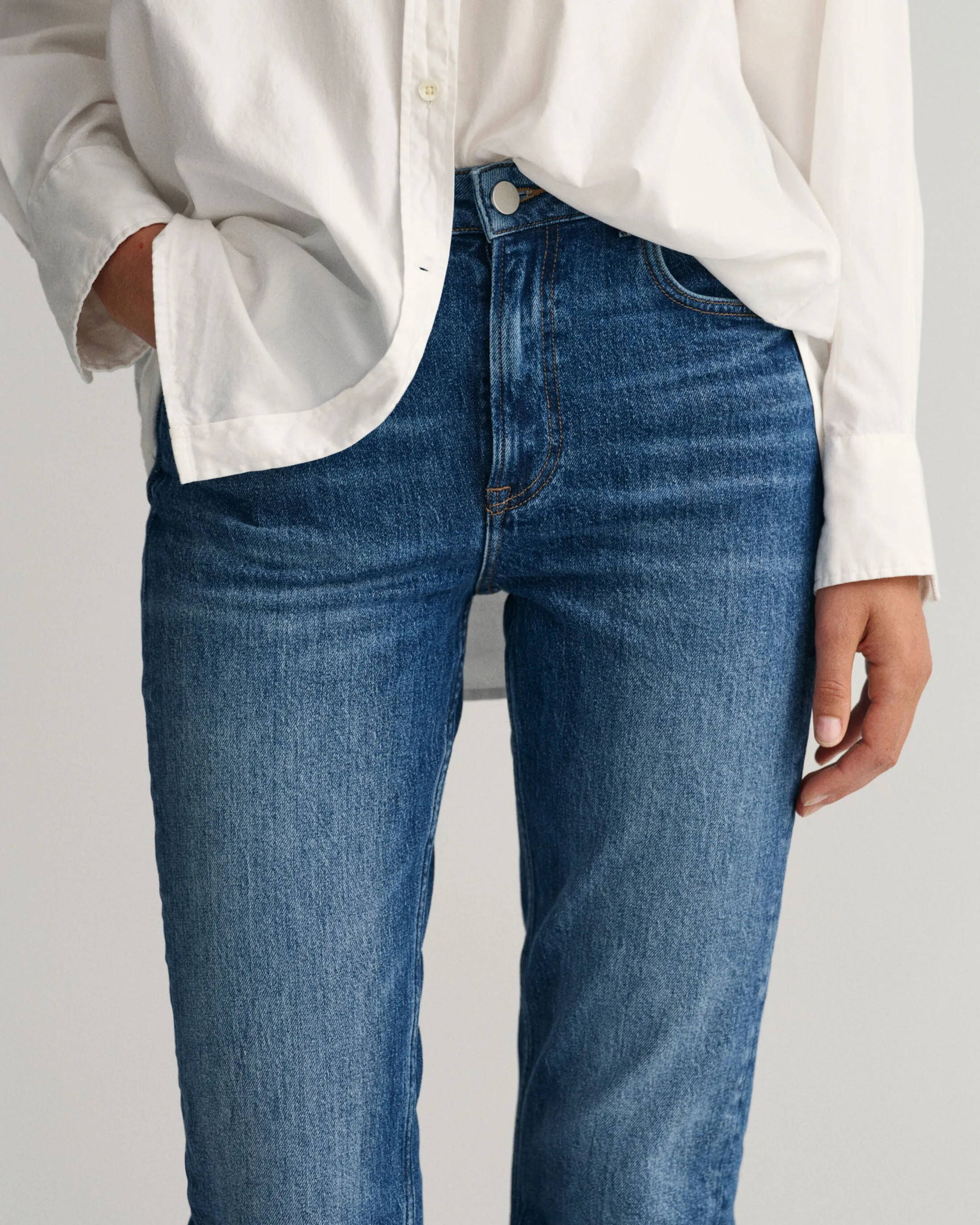 GANT High-Waisted Straight Cropped Jeans 0181