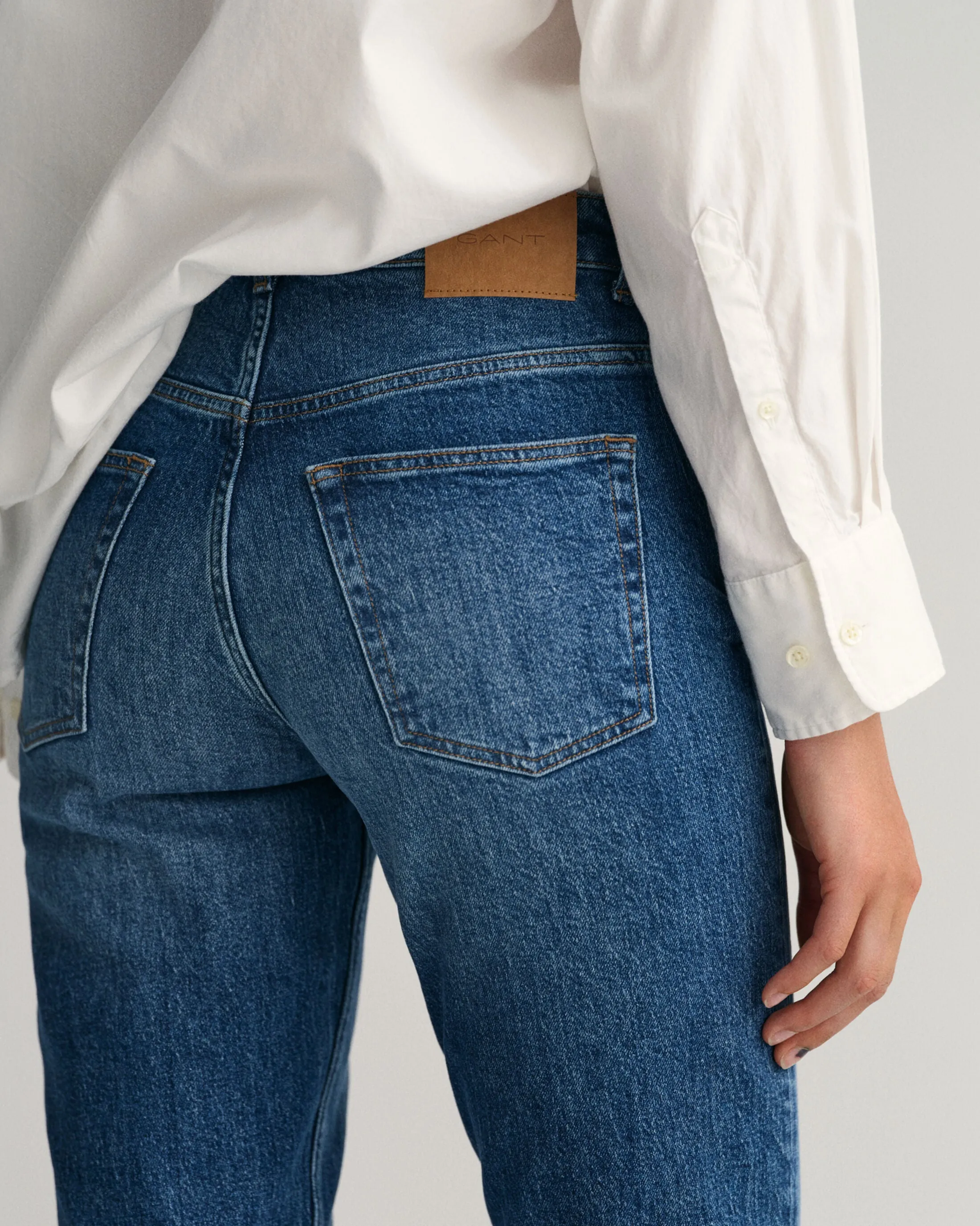 GANT High-Waisted Straight Cropped Jeans 0181