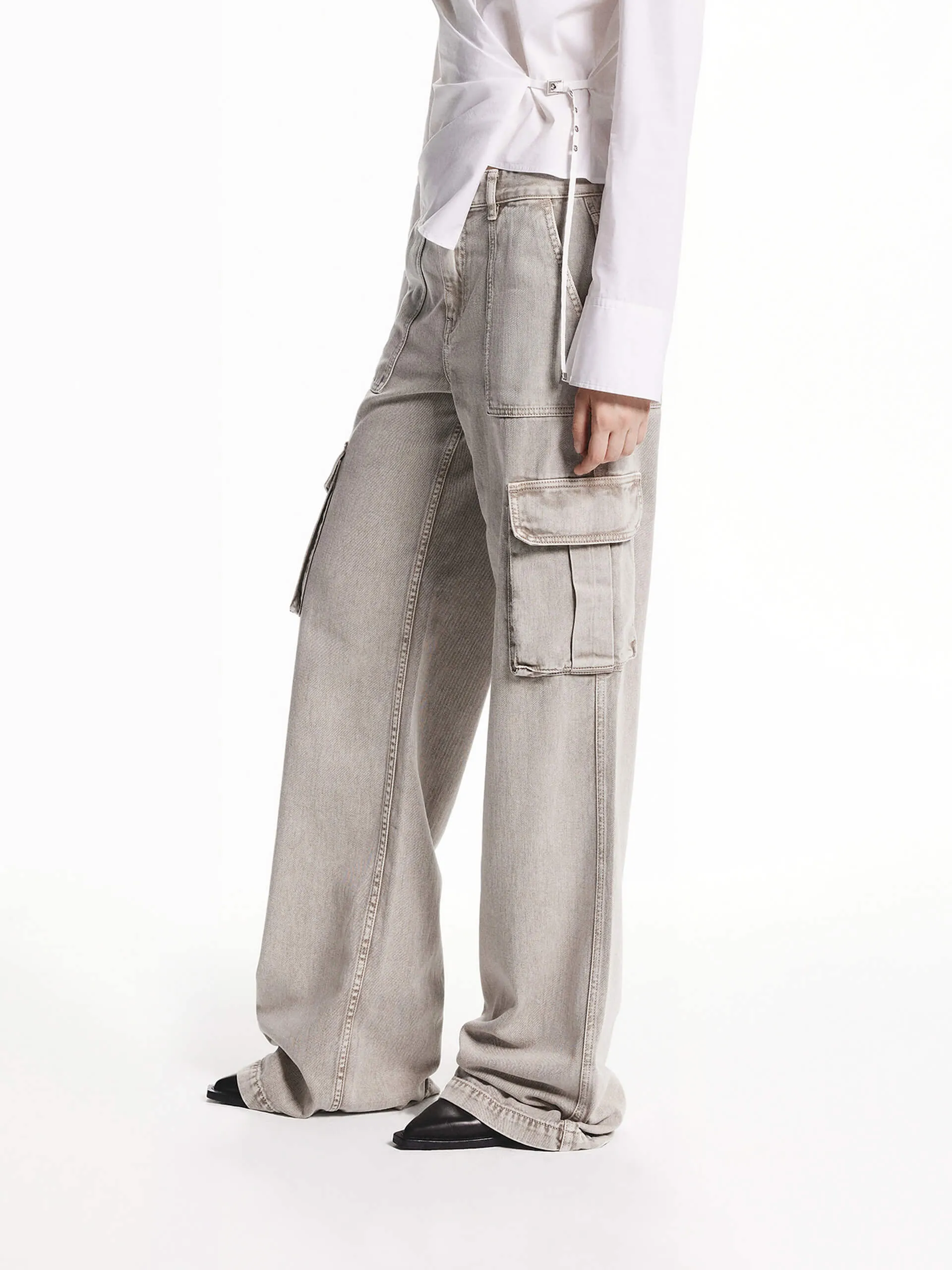 Relaxed Fit Cargo Jeans